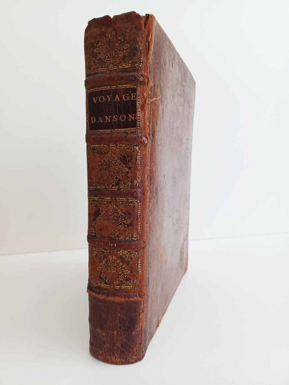 Voyage autour du monde, fait dans les années MDCCXL,I,II,III,IV.... publié Par Richard Walter... Trad. de l' anglois (par Élie de Joncourt).